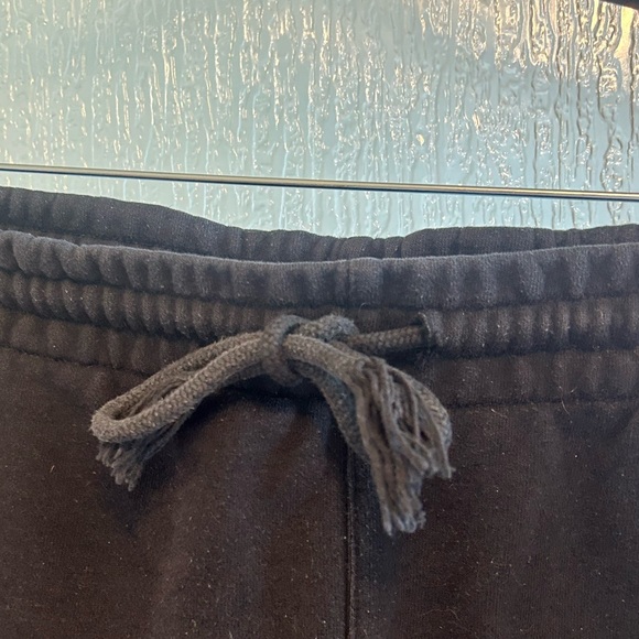 TNA (Aritzia) Cozy Fleece Boyfriend Sweatshorts - Picture 5 of 10